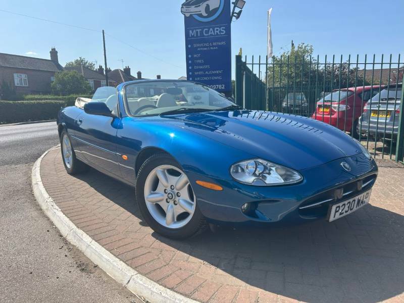 Jaguar XK8 4.0 - 1997 P Blue