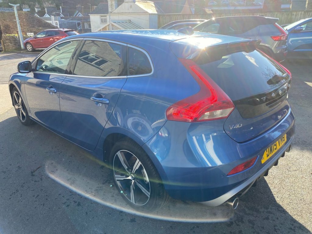 Volvo V40 2019 1.5 T3 R-design Edition Hatchback Blue #3