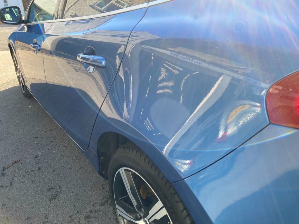 Volvo V40 2019 1.5 T3 R-design Edition Hatchback Blue #4