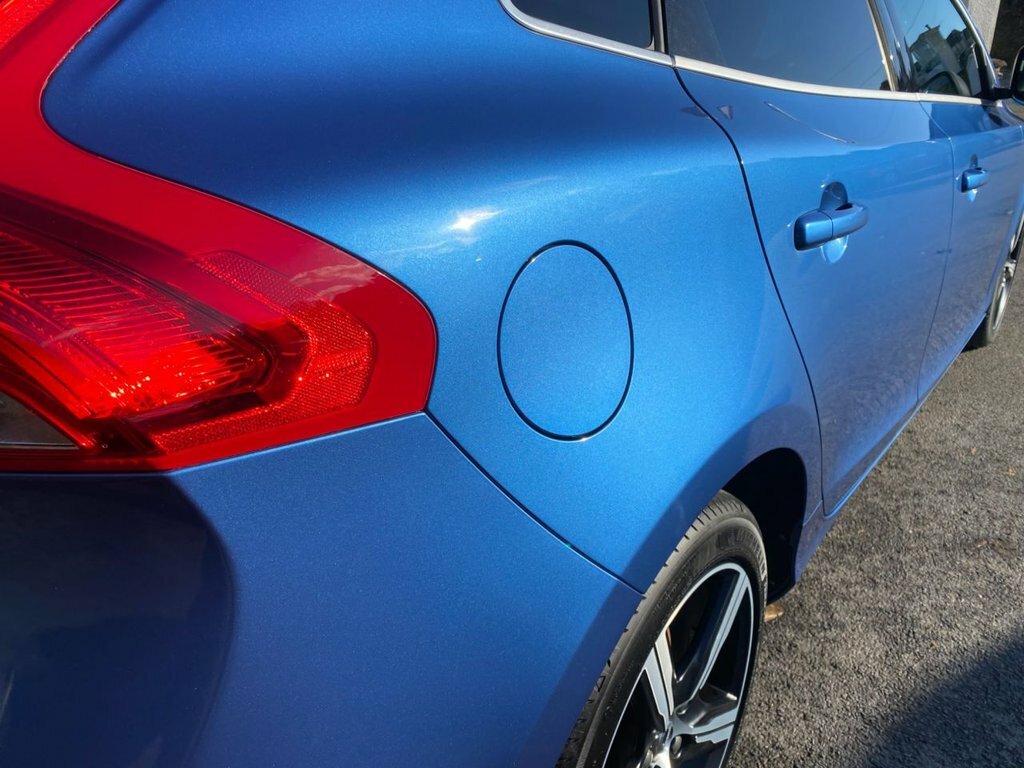 Volvo V40 2019 1.5 T3 R-design Edition Hatchback Blue #6