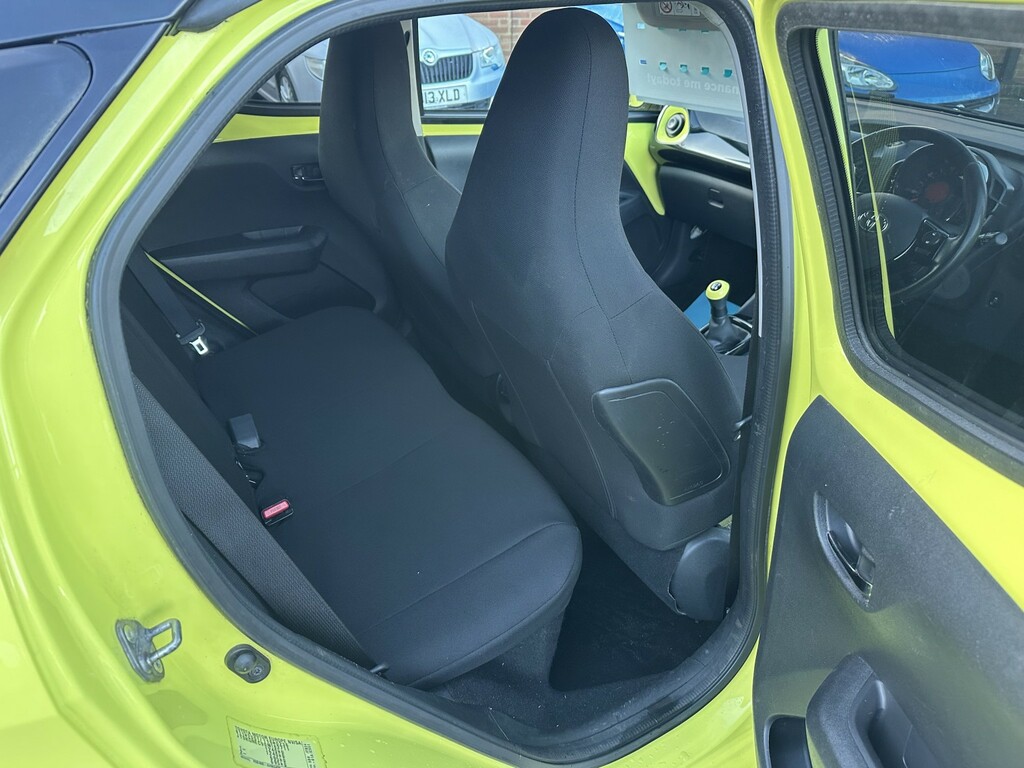 Toyota Aygo 1.0 Vvt-i X-cite 3 Yellow Bi-tone FL66UKB Yellow #6