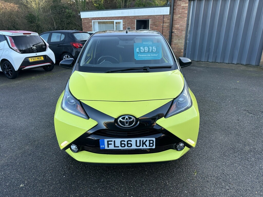 Toyota Aygo 1.0 Vvt-i X-cite 3 Yellow Bi-tone FL66UKB Yellow #2