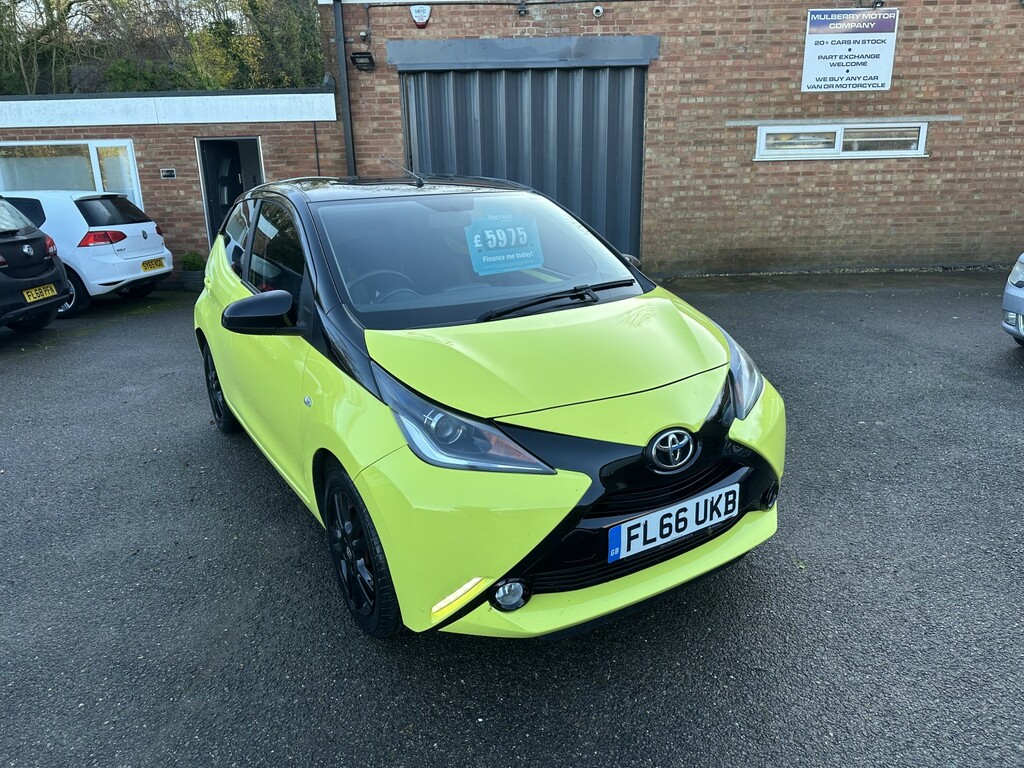 Toyota Aygo 1.0 Vvt-i X-cite 3 Yellow Bi-tone Yellow