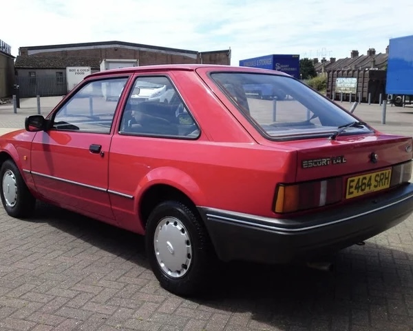 Ford Escort 1.4 L Red #4
