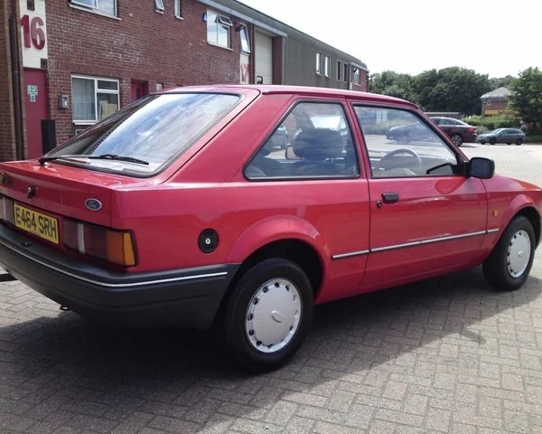 Ford Escort 1.4 L Red #6