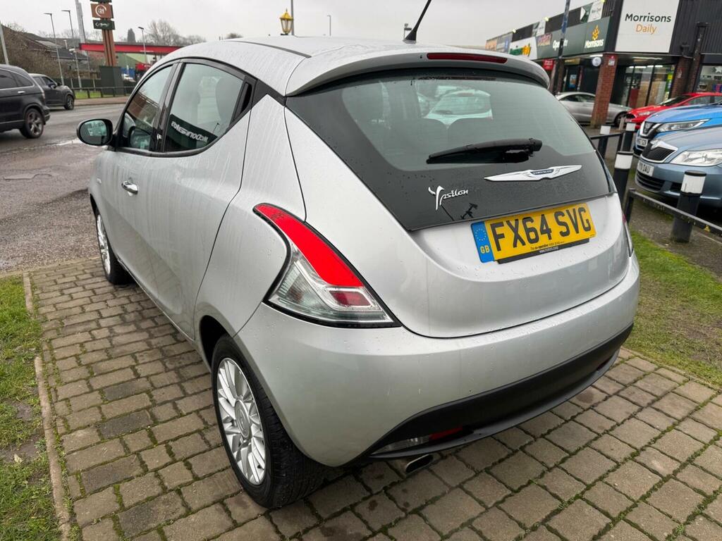 Chrysler Ypsilon Hatchback Black #4