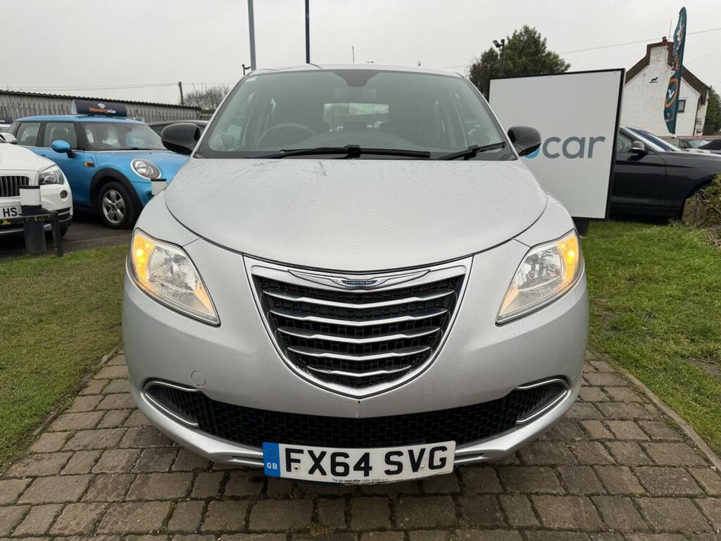 Chrysler Ypsilon Hatchback Black #2
