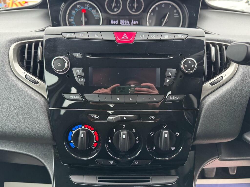Chrysler Ypsilon Hatchback Black #23