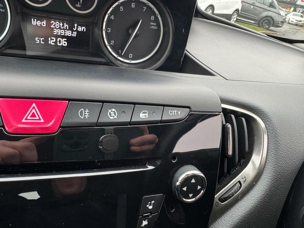 Chrysler Ypsilon Hatchback Black #16