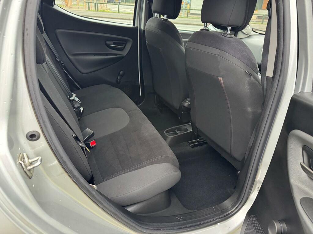 Chrysler Ypsilon Hatchback Black #12