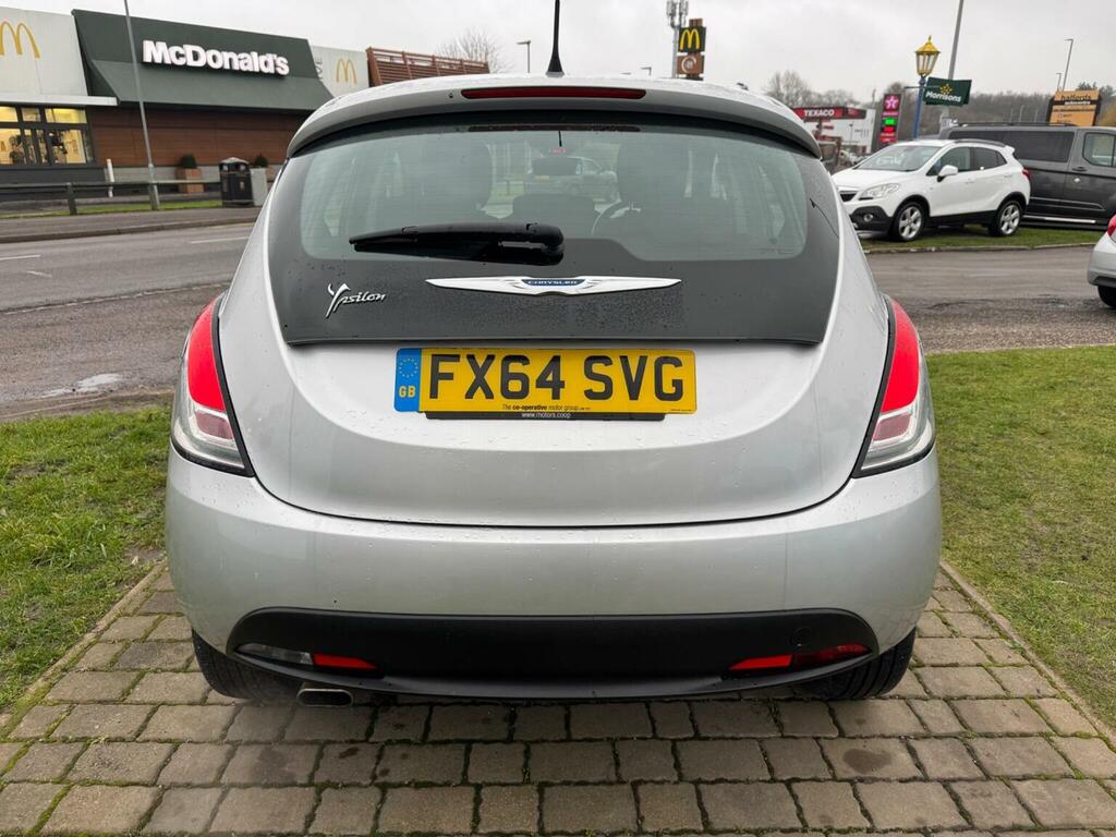 Chrysler Ypsilon Hatchback Black #6