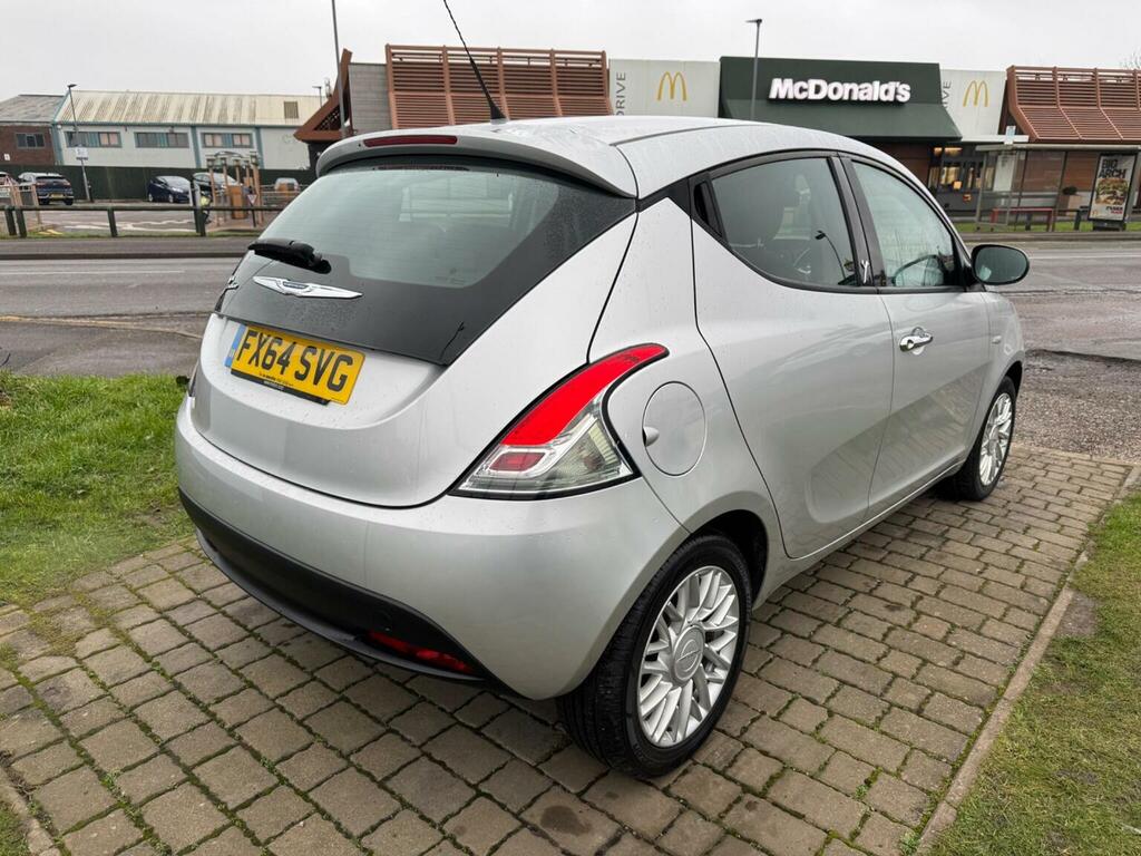 Chrysler Ypsilon Hatchback Black #8