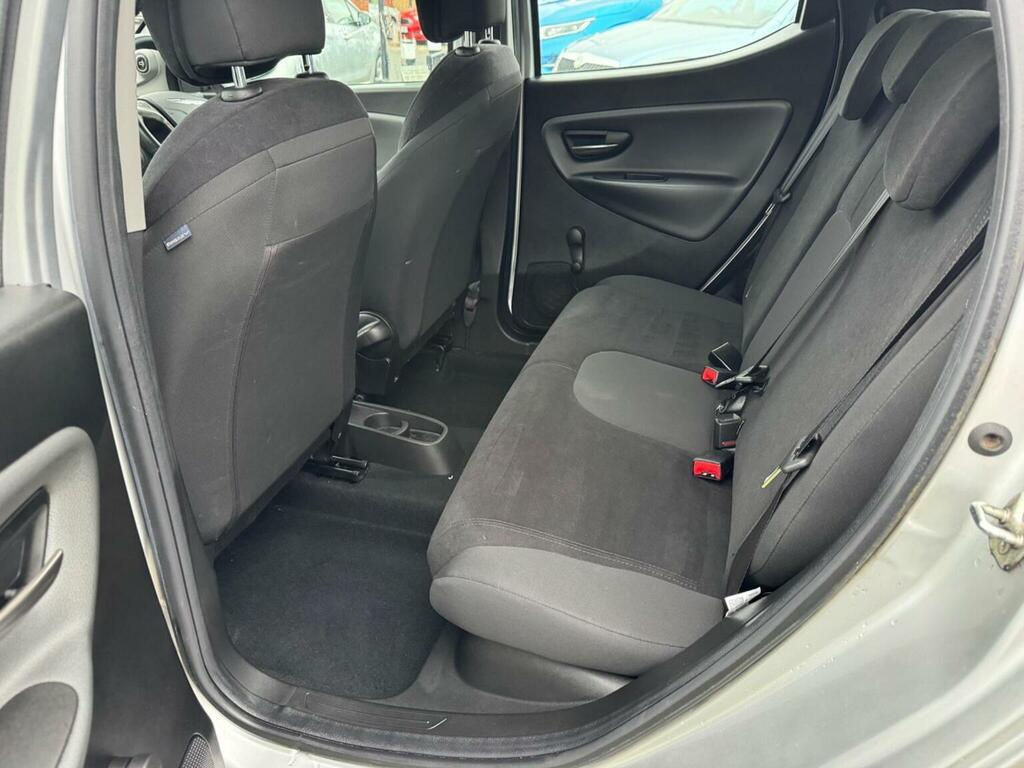 Chrysler Ypsilon Hatchback Black #13