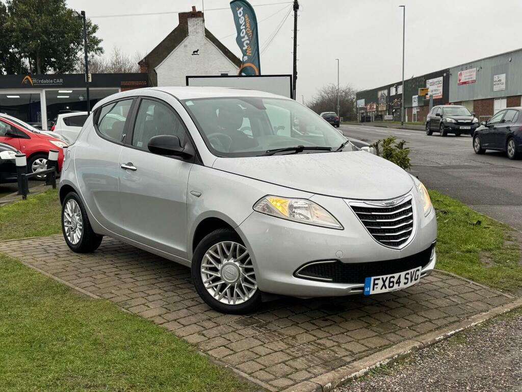 Chrysler Ypsilon Hatchback Black #1