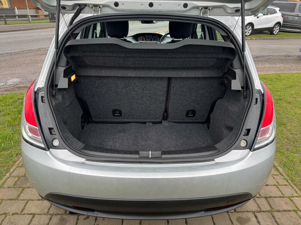 Chrysler Ypsilon Hatchback Black #24