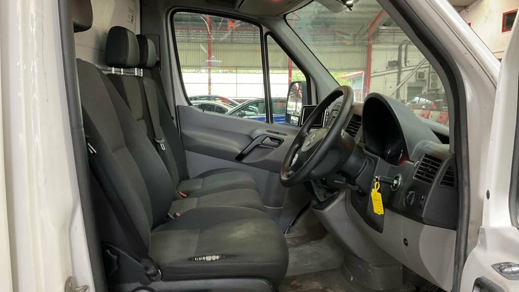 Volkswagen Crafter 2L Cr35 Tdi Cc L Bmt YR17MKU White #4