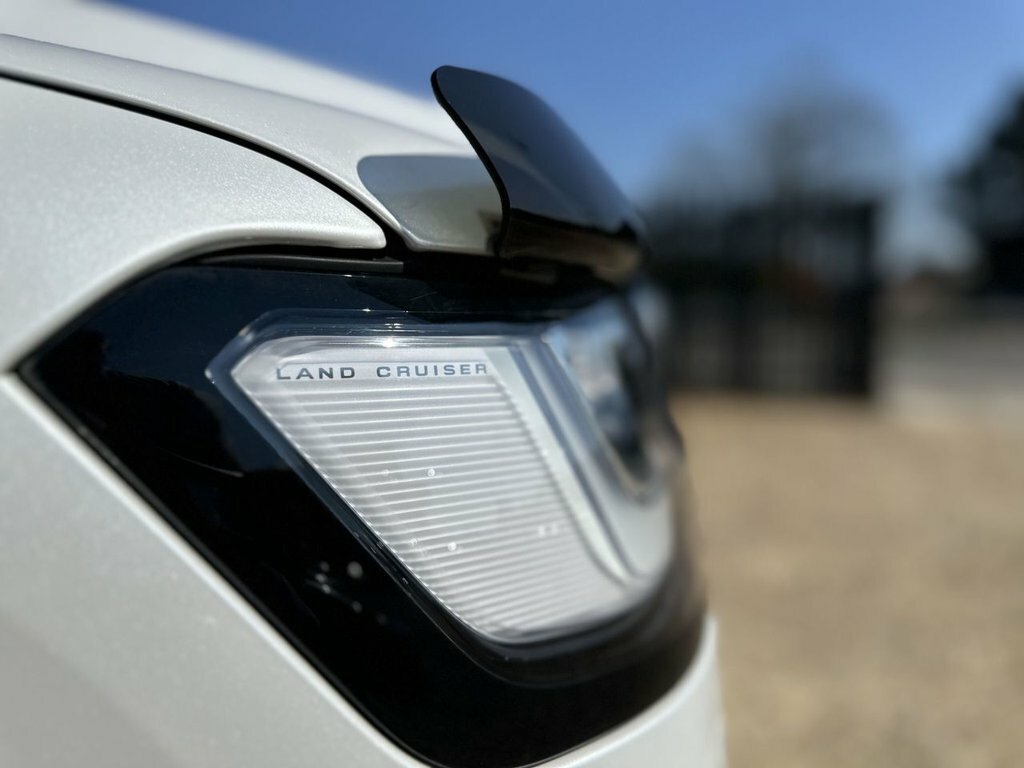 Toyota Land Cruiser 3.3L Twin-turbo 300 V6 Td Sahara Zx White #4