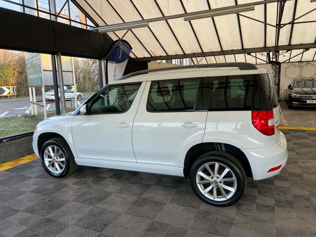 Skoda Yeti Suv BD16APX White #5
