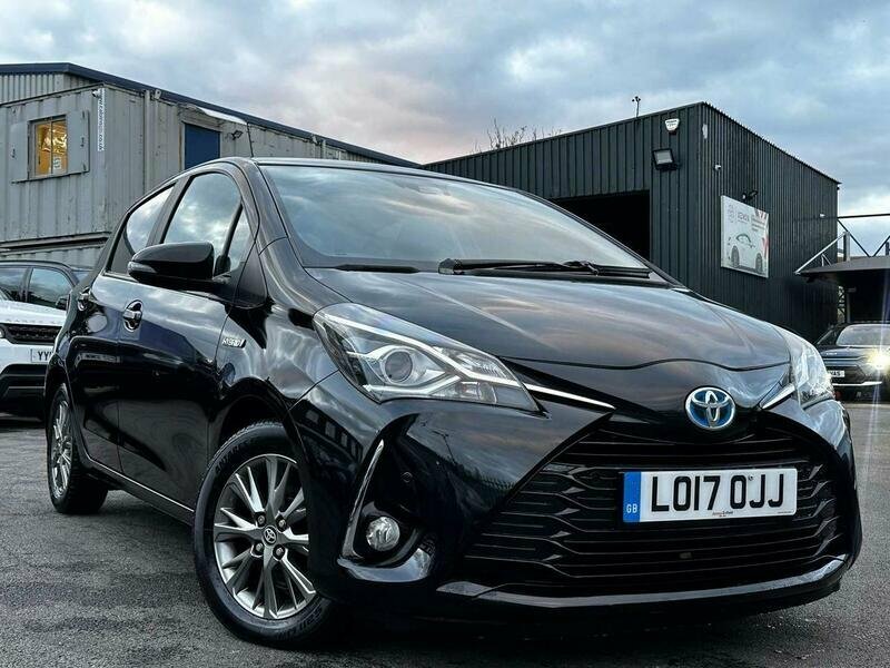Toyota Yaris 1.5 Vvt-h Icon Tech 201717 Black