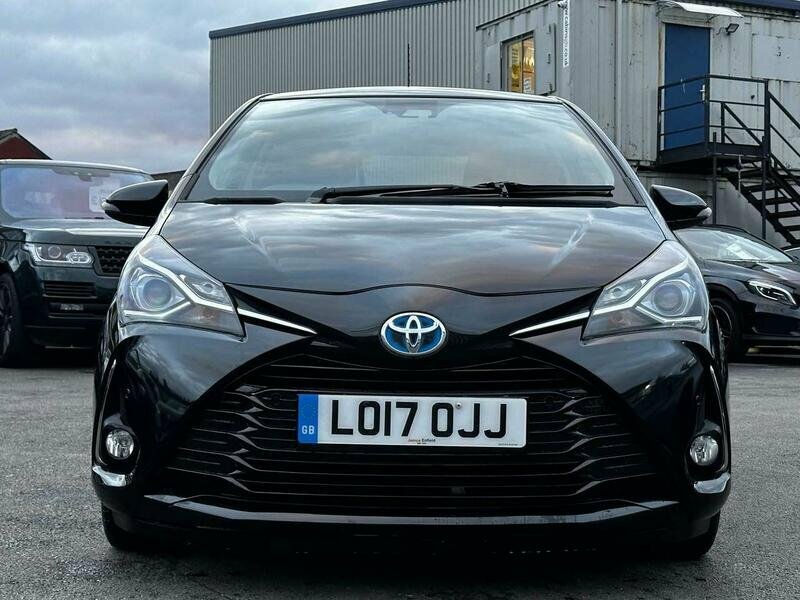 Toyota Yaris 1.5 Vvt-h Icon Tech 201717 LO17OJJ Black #4