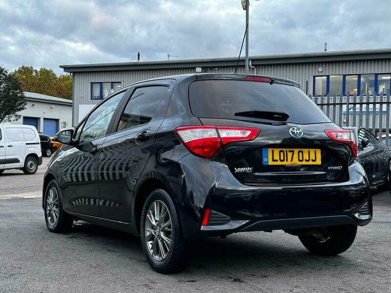 Toyota Yaris 1.5 Vvt-h Icon Tech 201717 LO17OJJ Black #2