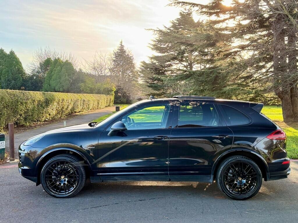 Porsche Cayenne 3.0 Td V6 Platinum Edition 201717 Black #2