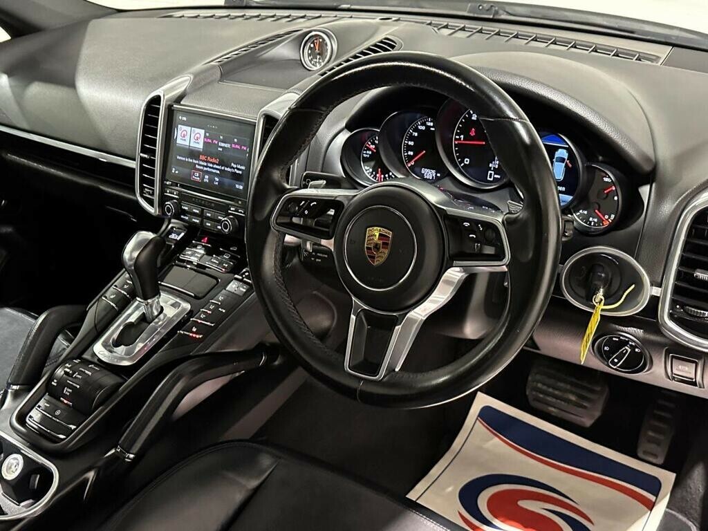 Porsche Cayenne 3.0 Td V6 Platinum Edition 201818 C6WGT White #2