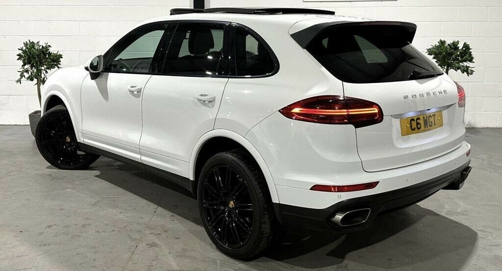 Porsche Cayenne 3.0 Td V6 Platinum Edition 201818 C6WGT White #3