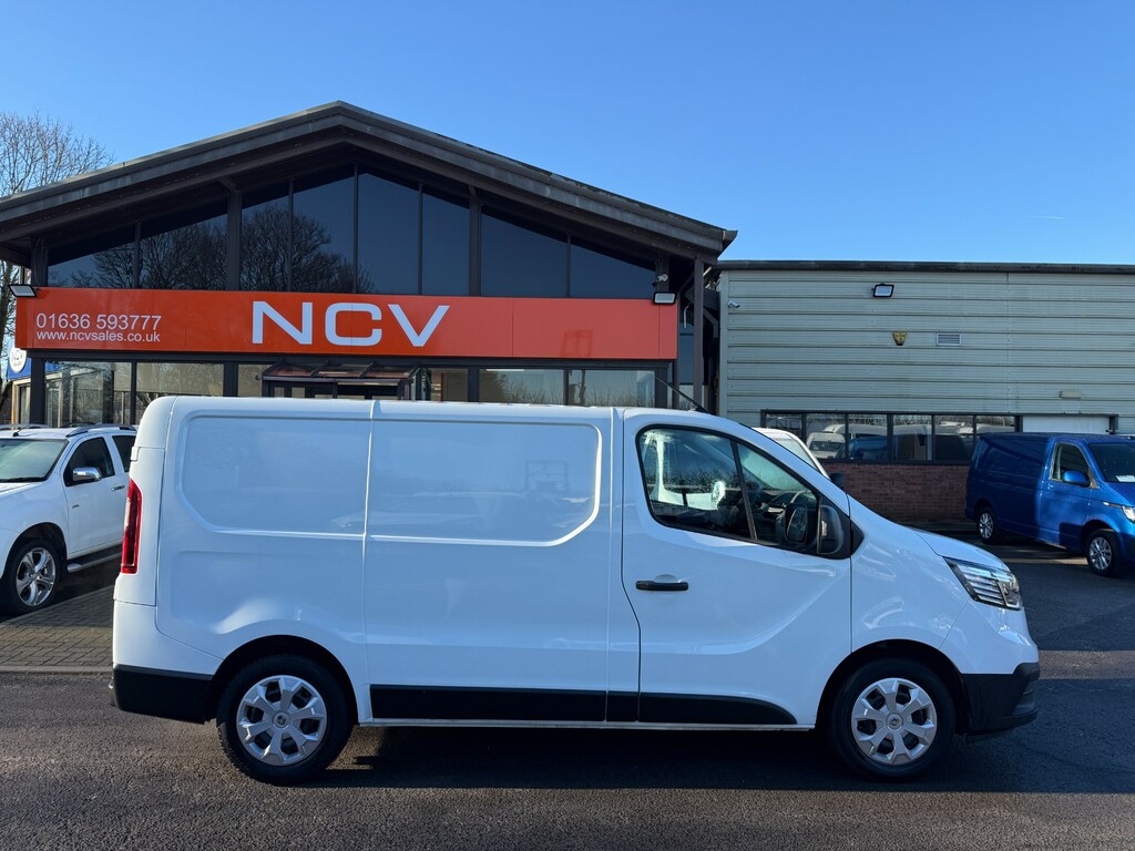 Renault Trafic Sl28 Business Plus Dci WM72PFX White #2