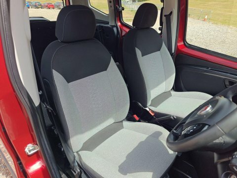 Fiat Qubo Lounge Red #21