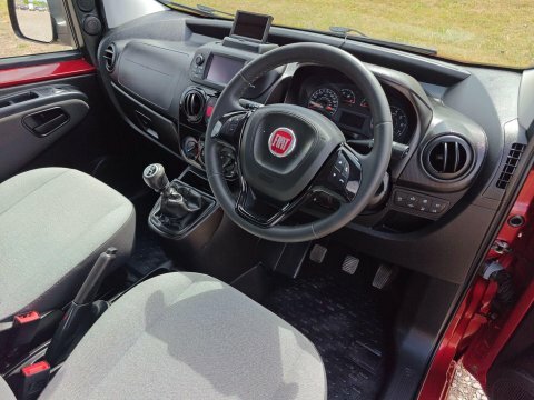 Fiat Qubo Lounge Red #19