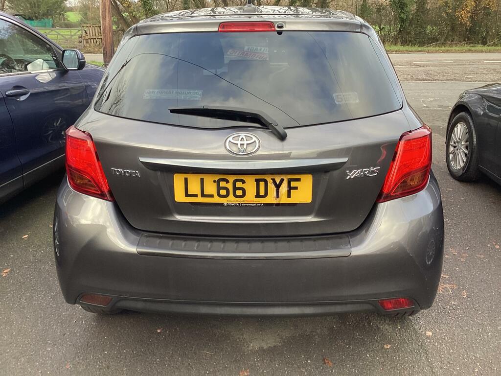 Toyota Yaris Icon Vvt-i #4