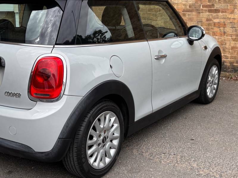 Mini Hatch 1.5 Cooper - 2015 65 EY65CEX White #3