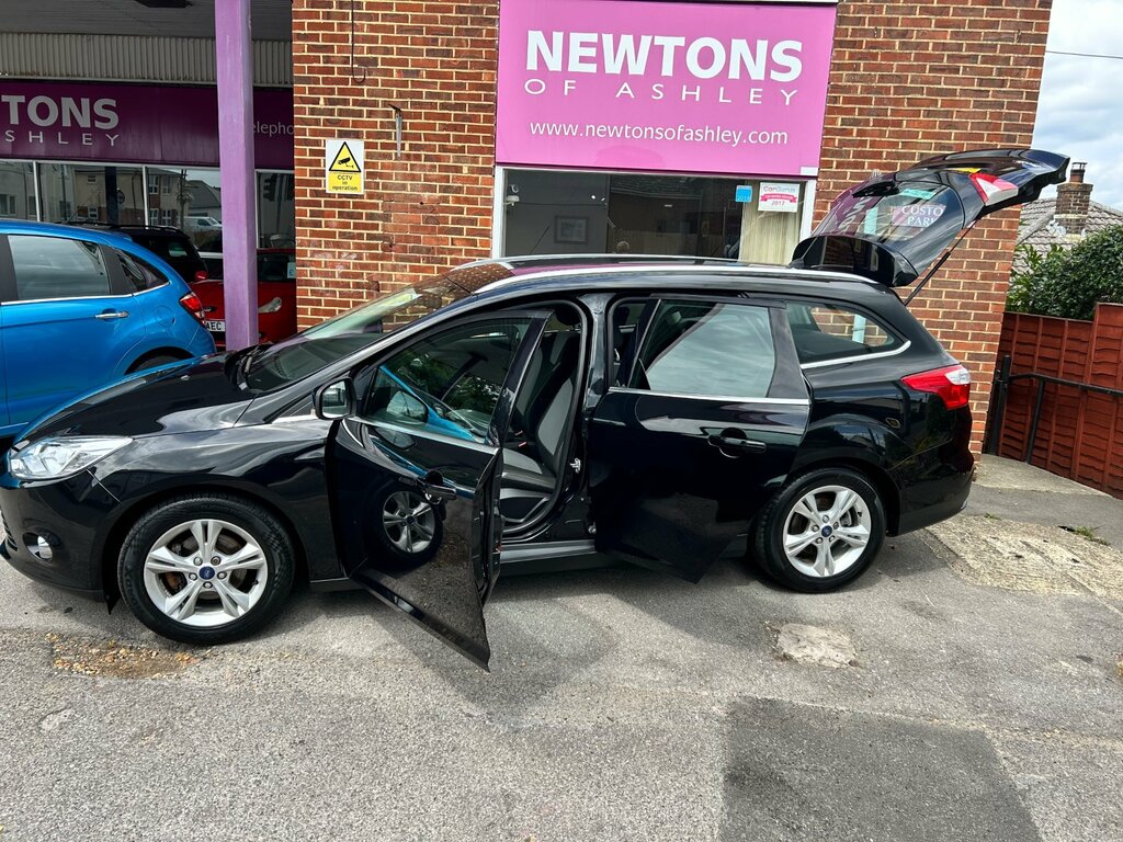 Ford Focus 1.6 125 Zetec Estate RJ12DZK Black #4