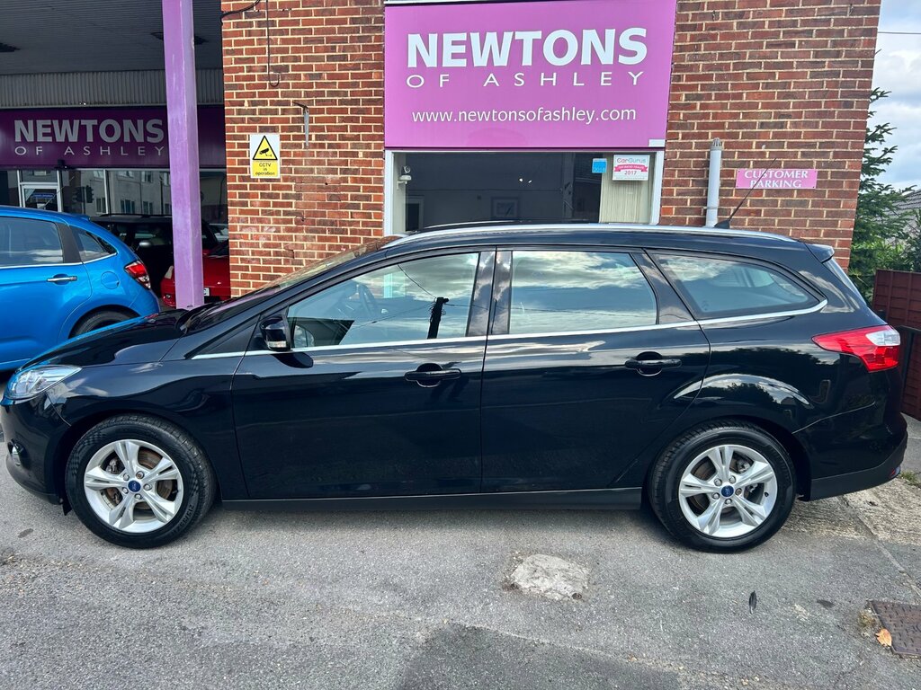 Ford Focus 1.6 125 Zetec Estate RJ12DZK Black #2