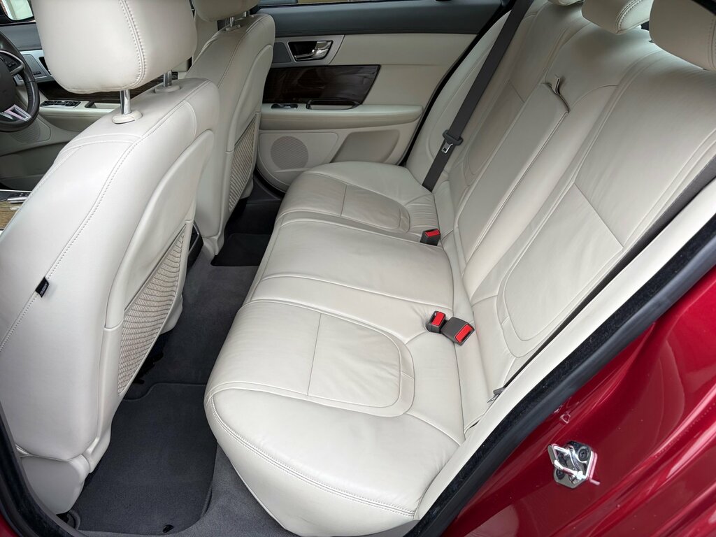 Jaguar XF 2.2D Premium Luxury Saloon Euro 5 Red #4
