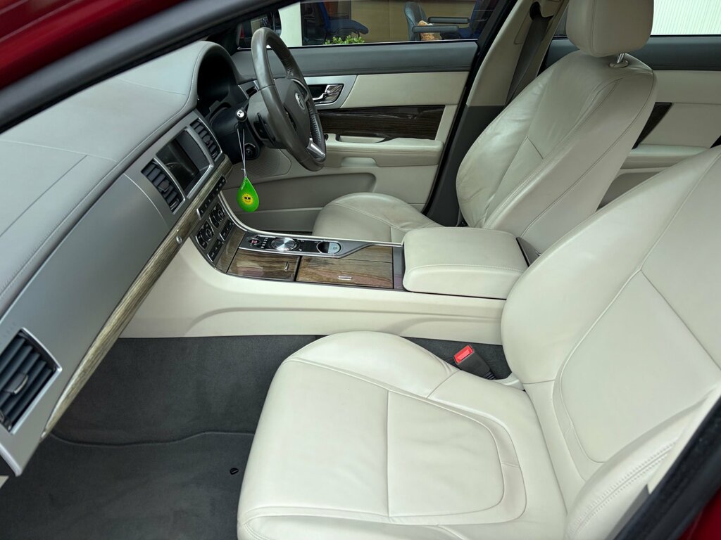 Jaguar XF 2.2D Premium Luxury Saloon Euro 5 Red #5