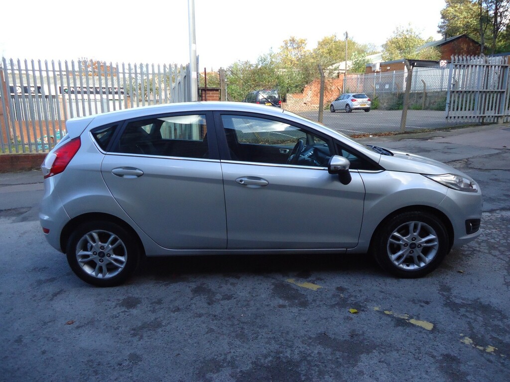 Ford Fiesta Hatchback 1.5 Tdci Zetec 2015 WV65KRZ Silver #2
