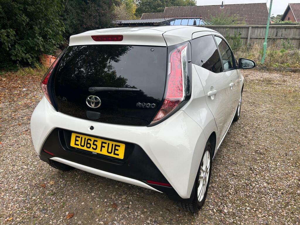 Toyota Aygo 1.0 Vvt-i X-pure Euro 6 EU65FUE White #5