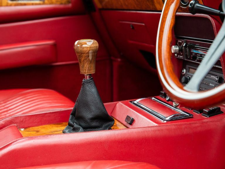 Aston Martin V8 Rare 5-Speed Silver #6