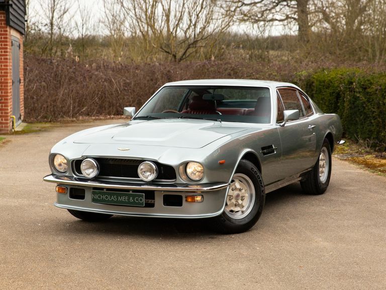 Aston Martin V8 Rare 5-Speed Silver