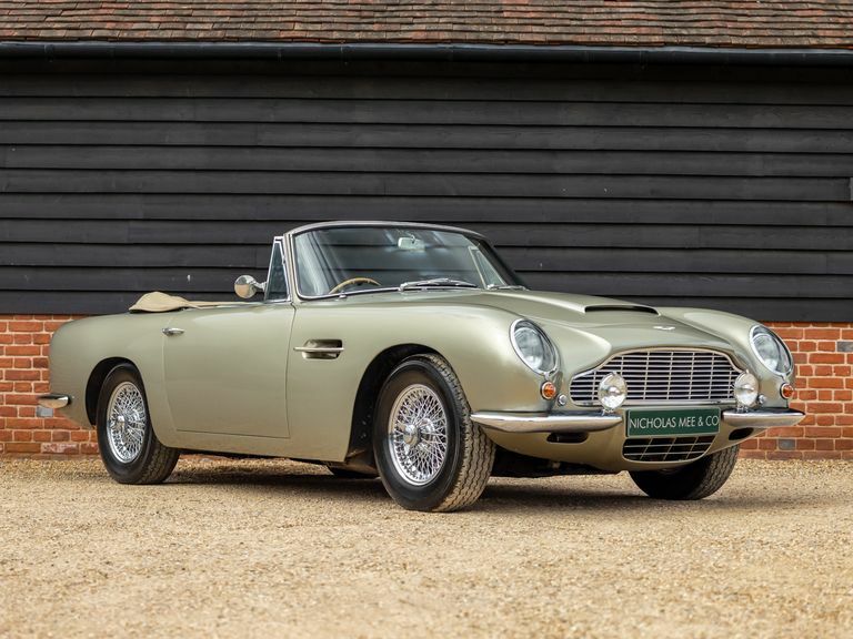 Aston Martin DB6 Volante Brown