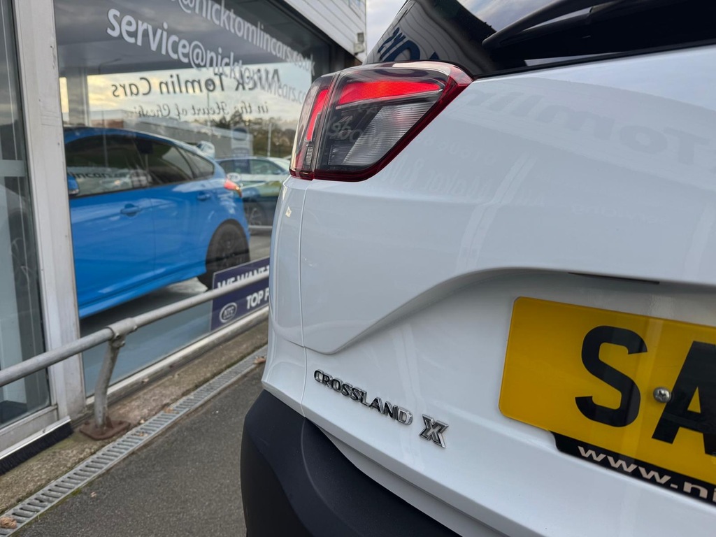 Vauxhall Crossland X Petrol SA19HFY White #3