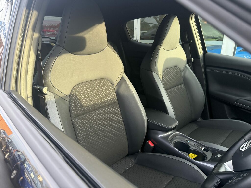 Nissan Juke Petrol PN24ZBT Black #6