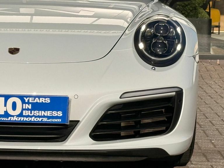 Porsche 911 2dr Pdk RE18UYJ White #6