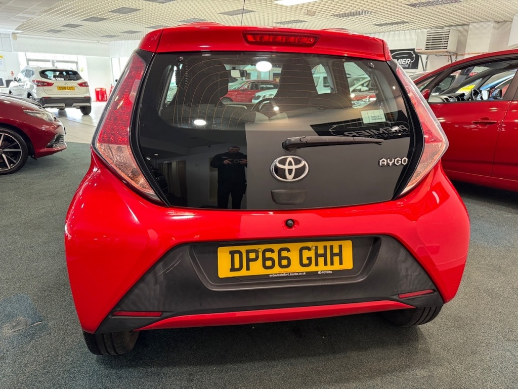 Toyota Aygo 1.0 Vvt-i X-play DP66GHH Red #5