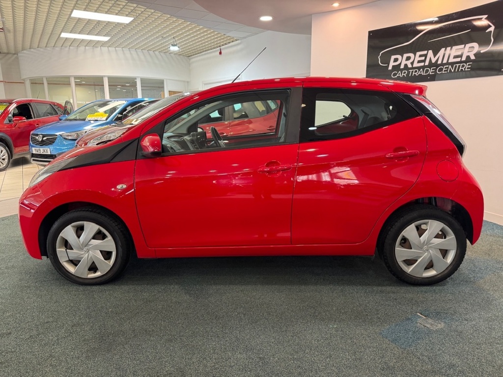 Toyota Aygo 1.0 Vvt-i X-play DP66GHH Red #3