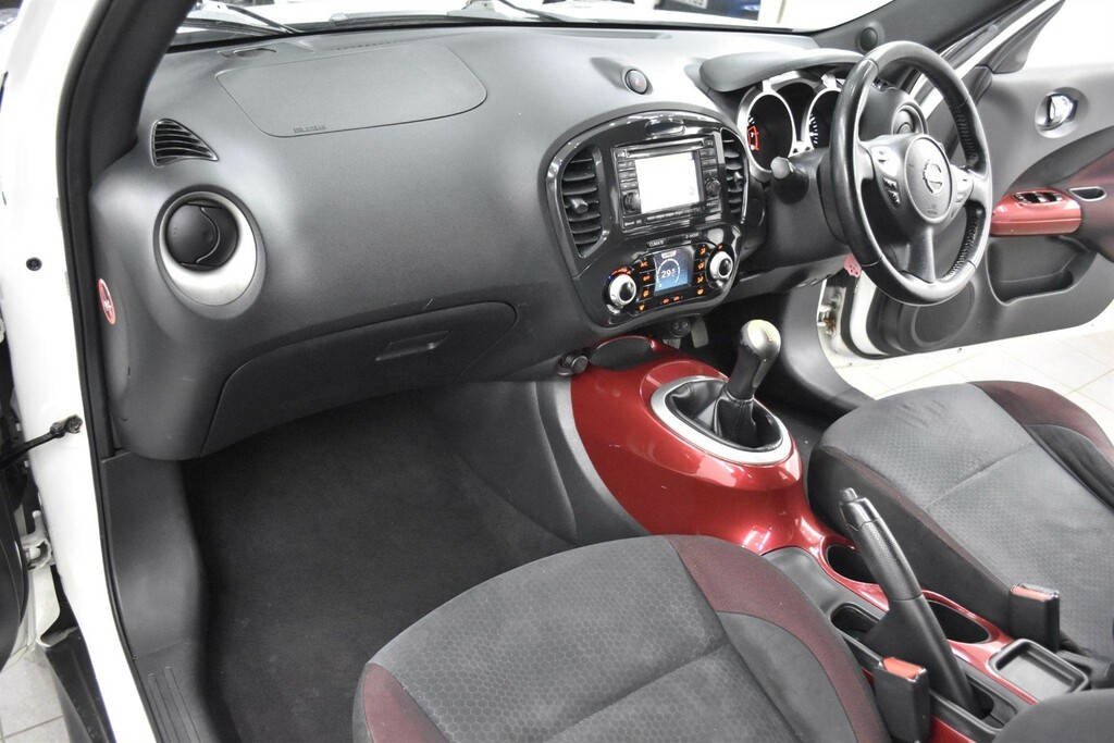 Nissan Juke 1.6 Acenta Premium Euro 5 Ss BN62TCX White #2