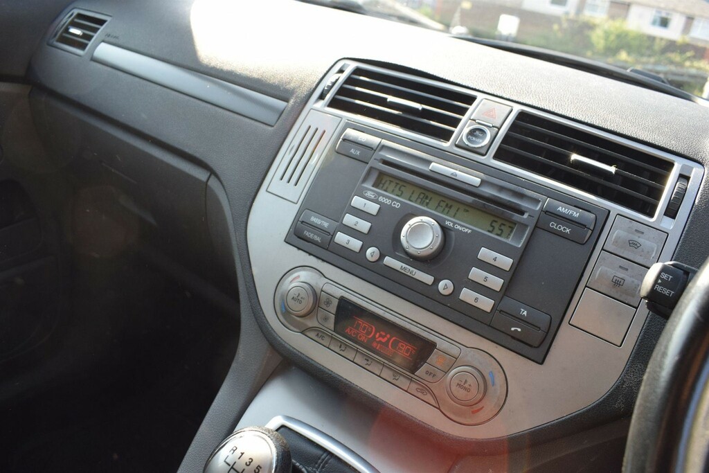Ford Kuga 2.0 Tdci Zetec 2Wd Euro 5 PO13NZY White #4