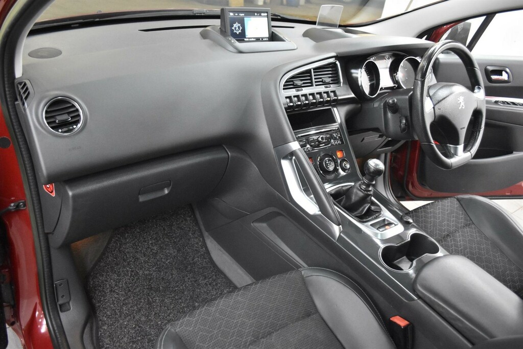 Peugeot 3008 1.6 Hdi Allure Euro 5 Red #3